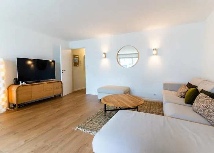 Magnificent Town-Centre Apartment With Two Terraces 5 People